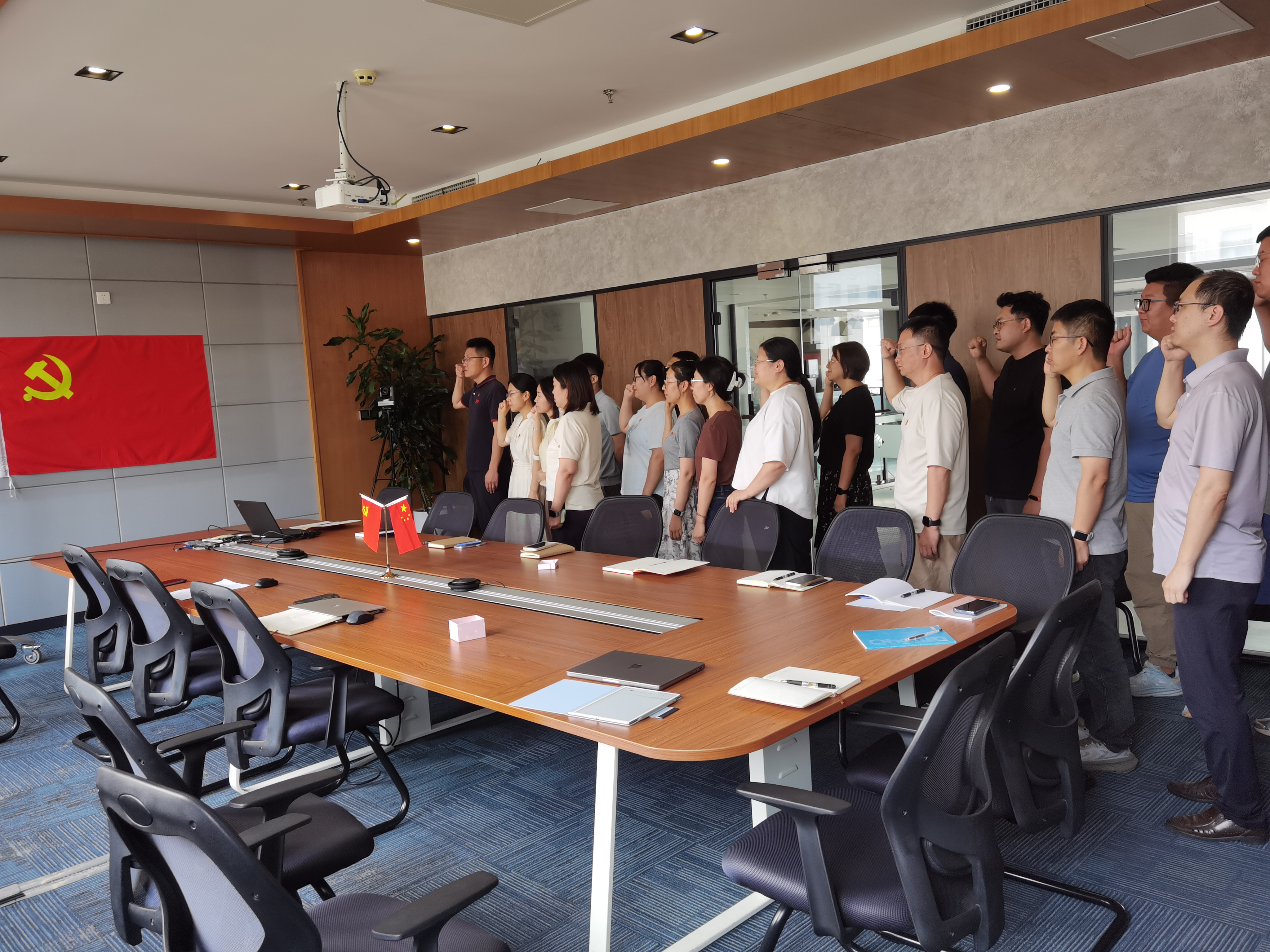 深学思政条例 树牢正确政绩观 | 清智党支部开展主题党日活动
